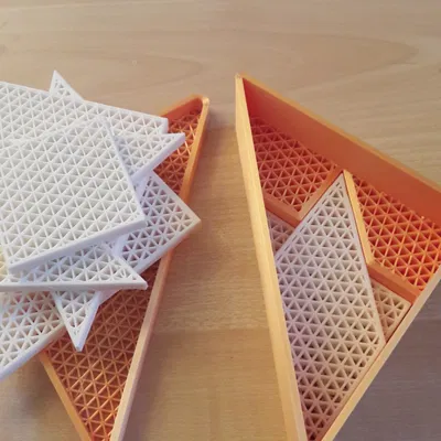 Tangram trong hộp hình tam giác