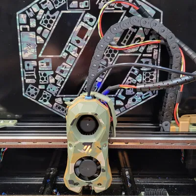 Bộ phận Stealthburner với họa tiết ngụy trang M81 Woodland