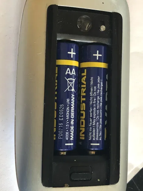 Giá đỡ pin Magic Mouse chống rơi kết nối với Mac - Image 2