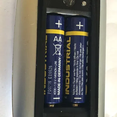 Giá đỡ pin Magic Mouse chống rơi kết nối với Mac