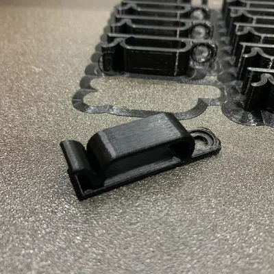 Móc treo dây cáp Prusa dễ in với đế bảo vệ