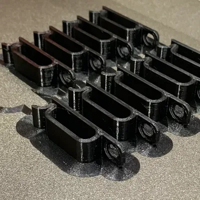 Móc treo dây cáp Prusa dễ in với đế bảo vệ