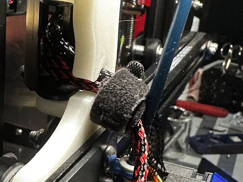 Giá đỡ dây cáp 30x10 cho máy in Ender 3 - Image 1