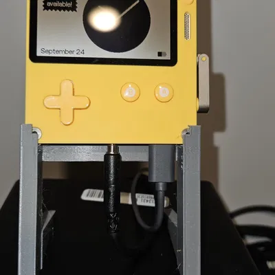 Giá đỡ Playdate với không gian cho tai nghe và cổng USB