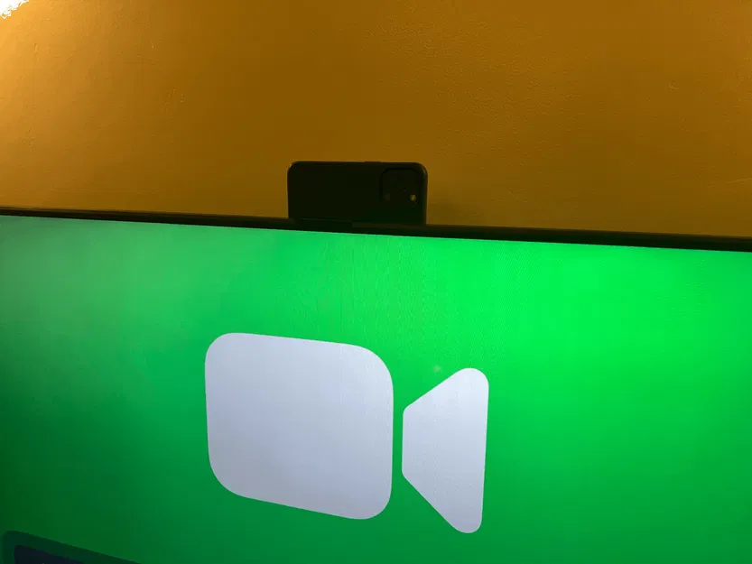 Giá đỡ camera Continuity cho iPhone 14 Pro trên TV Samsung Q70 - Image 1