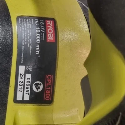 Giá đỡ máy phay Ryobi treo tường theo chiều dọc