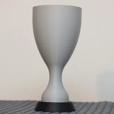 Cúp hoa văn xoắn ốc với đế tách biệt