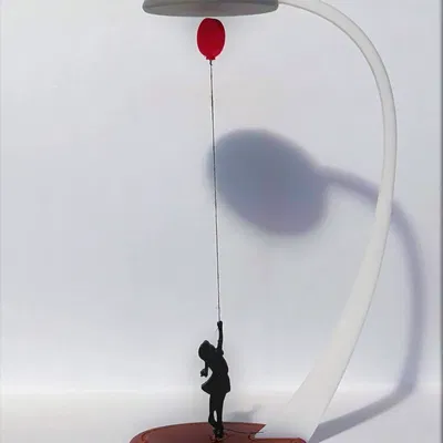 Đĩa bay từ tính với cô gái bóng bay của Banksy