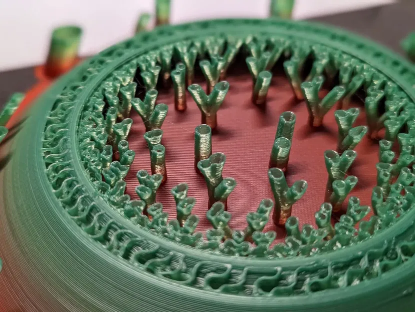 Nghệ thuật trừu tượng treo tường với hình nón rỗng và hỗ... - Image 1