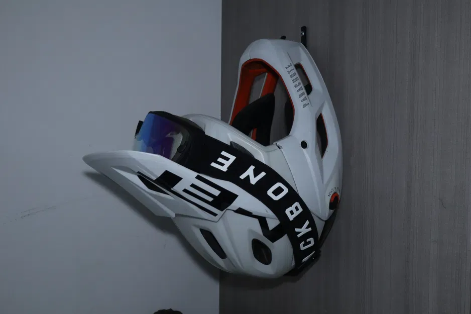 Móc treo mũ bảo hiểm MTB đơn giản và kín đáo - Image 2