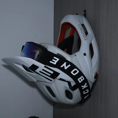 Móc treo mũ bảo hiểm MTB đơn giản và kín đáo