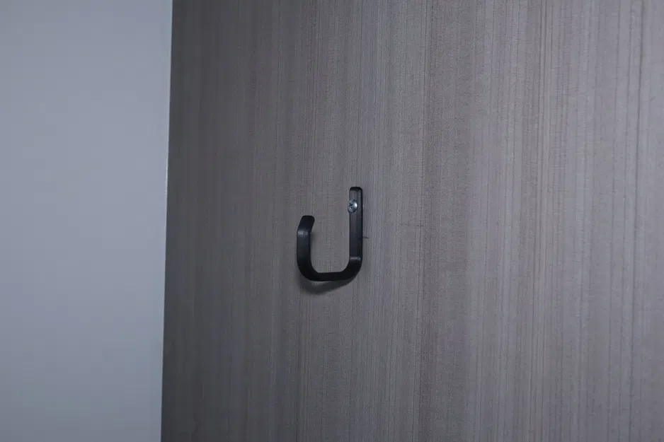 Móc treo mũ bảo hiểm MTB đơn giản và kín đáo - Image 3