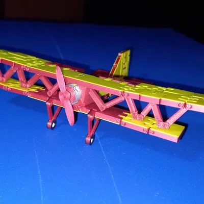 Máy bay chuyển thể từ chữ cái H bằng vật liệu PLA