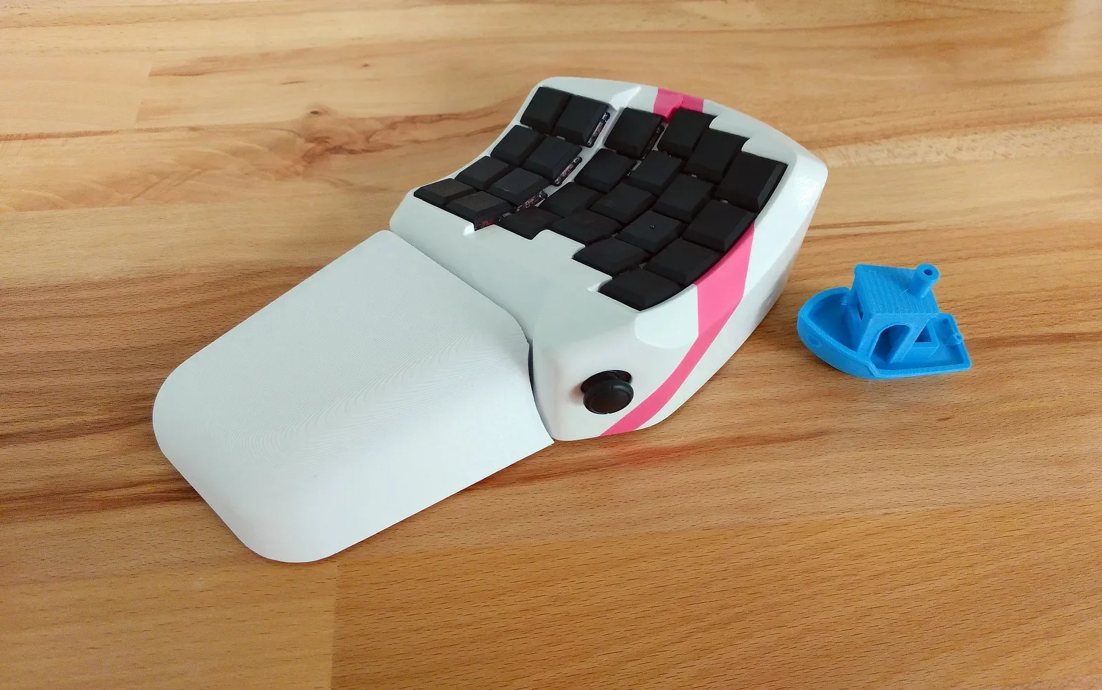 Bàn phím chơi game Sherbet với joystick cải tiến 1