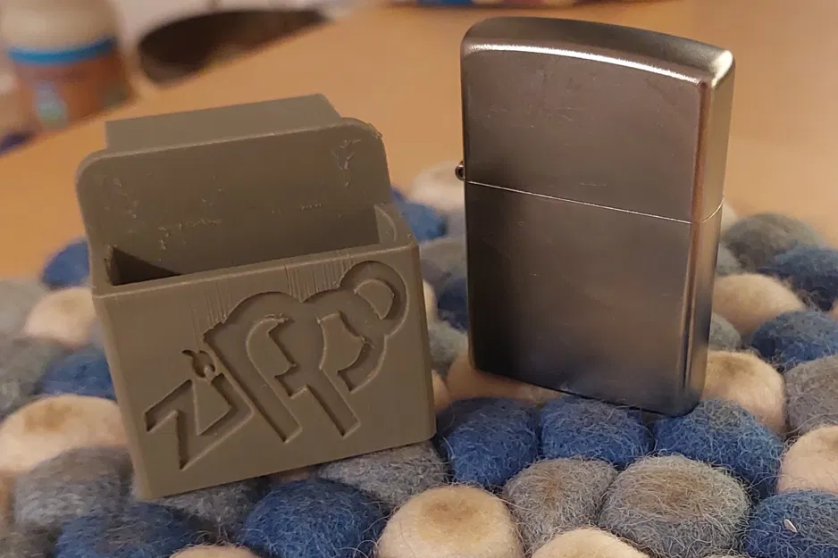 Giá đỡ bật lửa Zippo với kẹp và trang trí độc đáo - Image 3