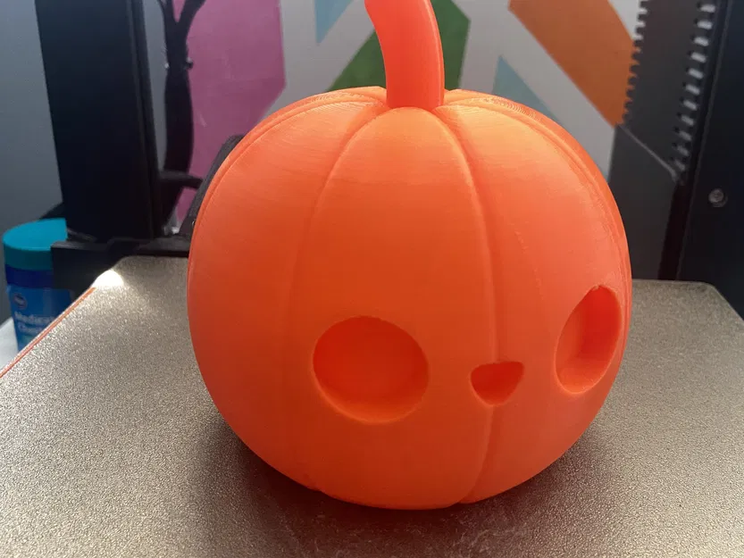 Bí ngô dễ thương với khuôn mặt cười - Image 1