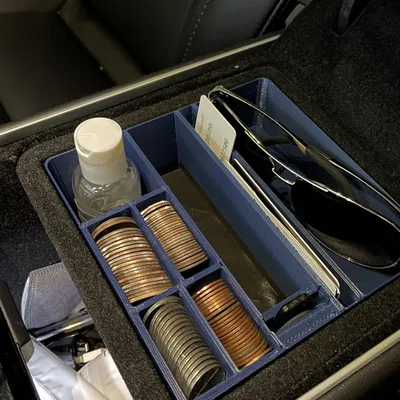 Tổ chức ngăn chứa trung tâm cho Tesla Model 3