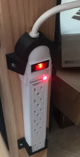 Giá đỡ cho ổ cắm điện Amazon Basics - Image 1