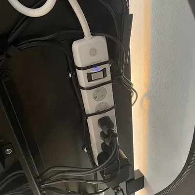 Giá đỡ ổ cắm điện cho bàn làm việc