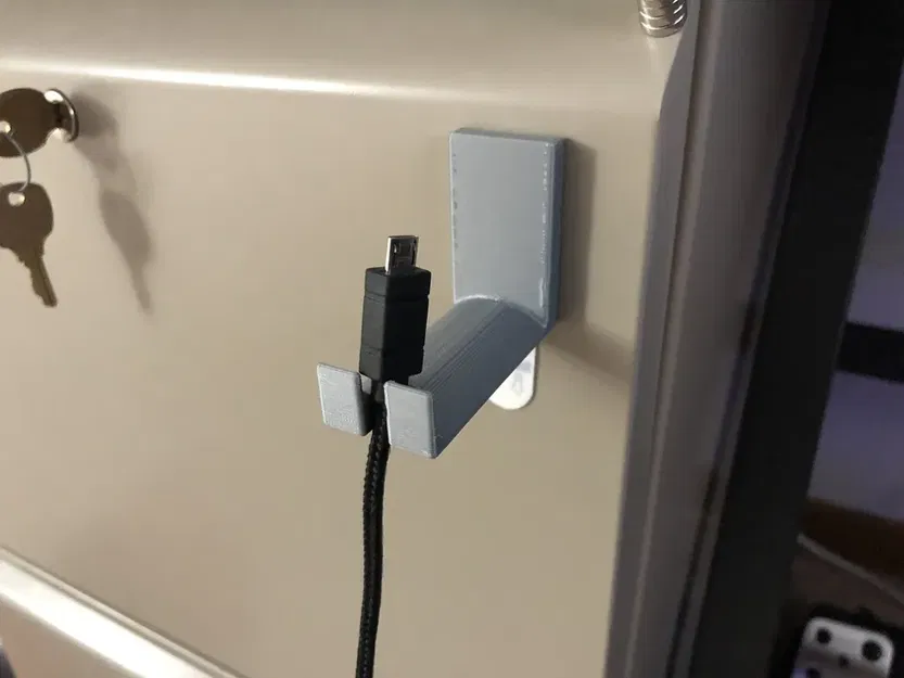 Giá đỡ tai nghe với giá treo cáp USB - Image 2