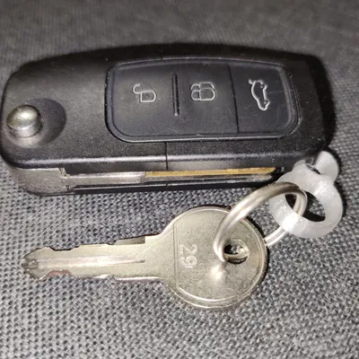 Vòng đính kèm cho remote khóa Ford với thiết kế đôi