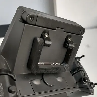 Tay cầm Radiomaster Zorro với bản lề tích hợp