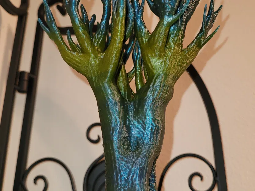 Cây đầm lầy xù xì không còn lá và cành - Image 2