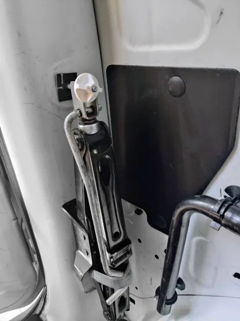 Nuts giữ cố định cho hệ thống nâng xe Renault Dokker/Kangoo - Image 2