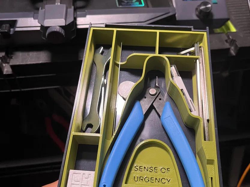 Khay để đồ Ender 3 S1 với chữ “SENSE OF URGENCY” - Image 1