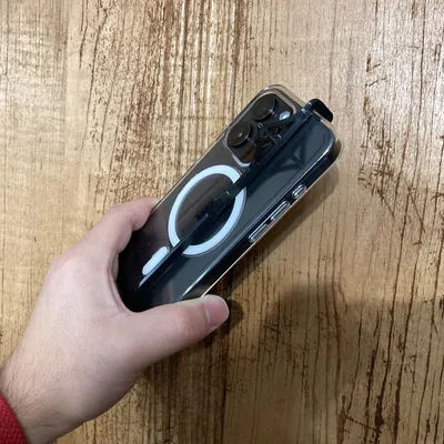 Công cụ giữ khoảng cách cho ống kính Macro trên iPhone 15 Pro