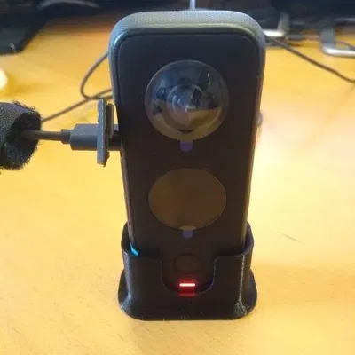 Giá đỡ máy ảnh Insta360 One X2 trên bàn