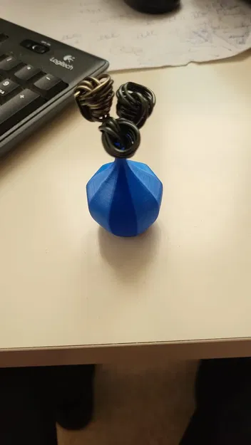 Bình hoa nhỏ thiết kế kết hợp với hoa dây nhôm - Image 2