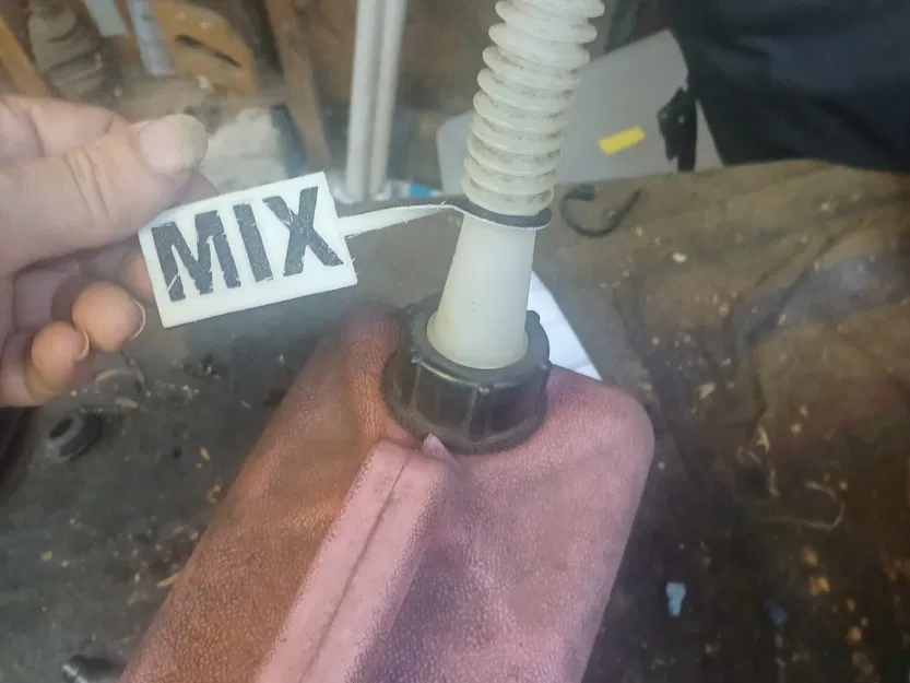 Nhãn đánh dấu cho bình xăng với vòi linh hoạt - Image 1