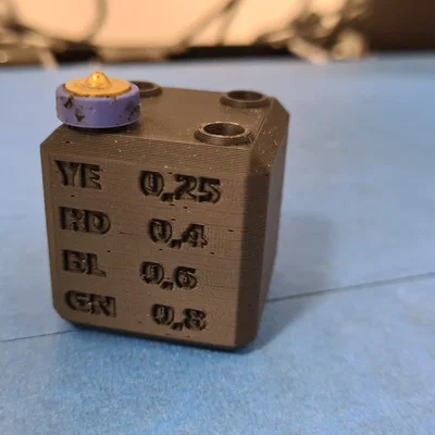 Giá đỡ vòi phun Revo cho 4 vòi phun