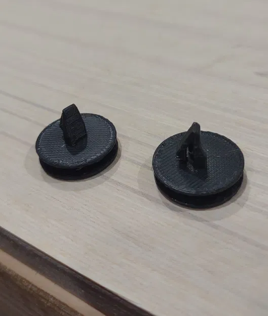 Cái kẹp nhựa mép cowl kính chắn gió Lexus ct200h - Image 1