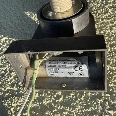 Chao đèn ngoài trời thiết kế một phần