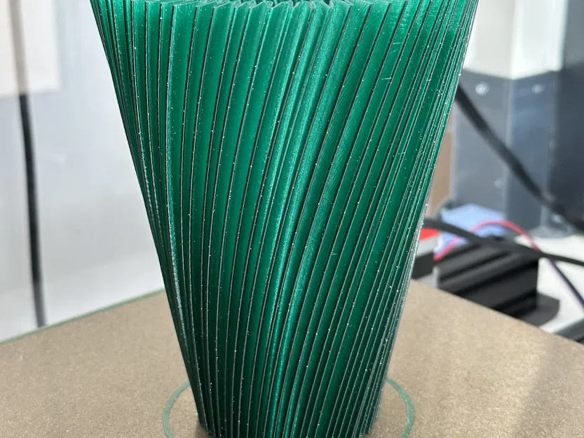 Bình hoa xoắn ốc đàn hồi độc đáo cho trang trí nội thất - Image 1