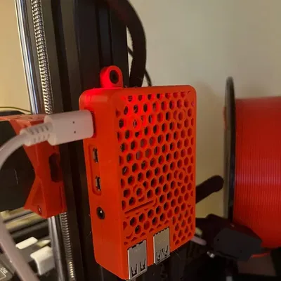 Vỏ Raspberry Pi 4B lắp bên hông máy in Prusa Mini