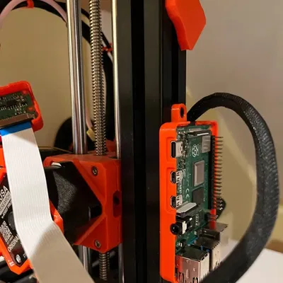 Vỏ Raspberry Pi 4B lắp bên hông máy in Prusa Mini