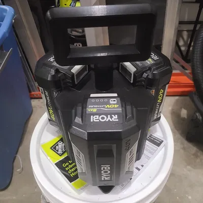 Giá đỡ pin 3x 40v cho máy cắt cỏ Ryobi