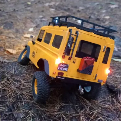 Xe Land Rover series 3 tỉ lệ 1:10 với chiều rộng bánh 313 mm