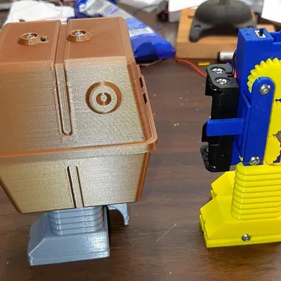 Mô hình đồ chơi Gonk Droid đi bộ trong Star Wars