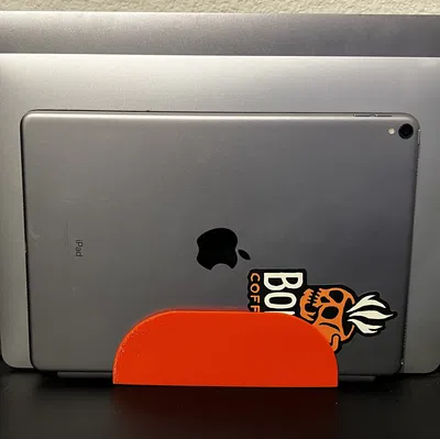 Giá đỡ đứng cho hai MacBook và một iPad