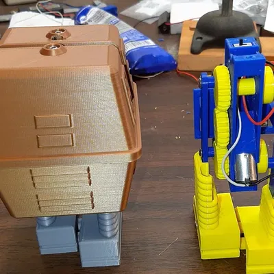 Mô hình đồ chơi Gonk Droid đi bộ trong Star Wars