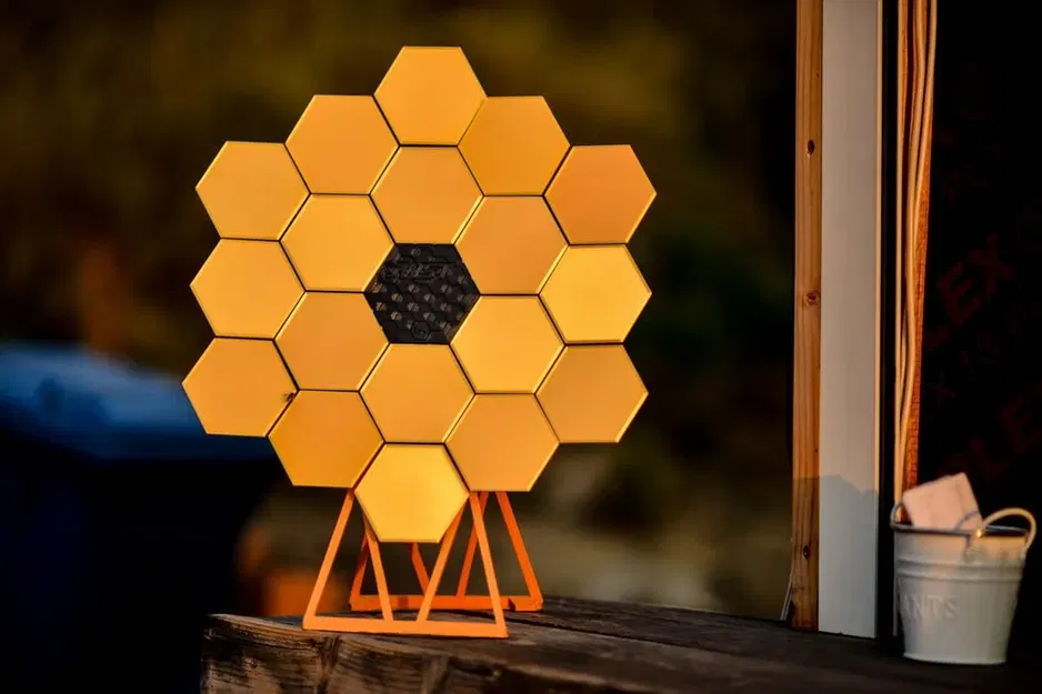 Mô hình nghệ thuật kính viễn vọng JWST tỷ lệ 1:16 - Image 1
