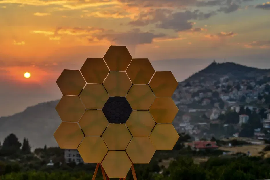 Mô hình nghệ thuật kính viễn vọng JWST tỷ lệ 1:16 - Image 3