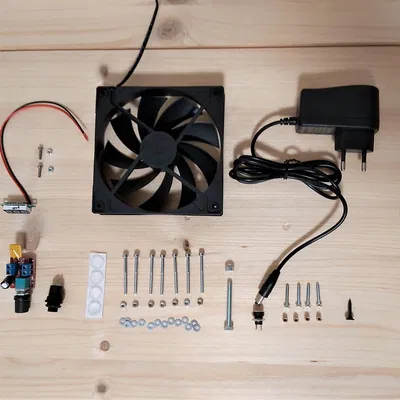 Quạt để bàn nghiêng V02 với công tắc và điều chỉnh tốc độ