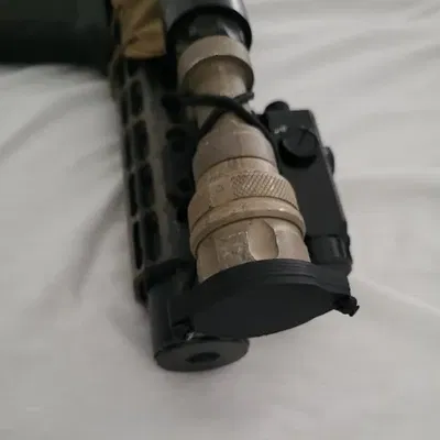 Nắp ống kính Surefire 952V với dây bungee 10