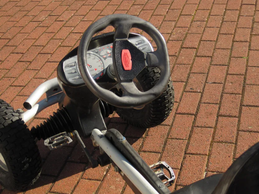 Bọc vô lăng Berg Tornado thay thế cho vô lăng cũ - Image 1