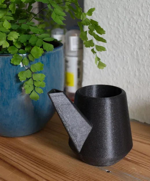 Bình tưới nhỏ với thiết kế tối giản và họa tiết plissé - Image 1